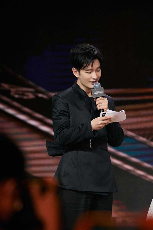 黄晓明主持微博电影之夜 获“年度品质演员”大奖(图3) 黄晓明主持微博电影之夜 获“年度品质演员”大奖(图3)