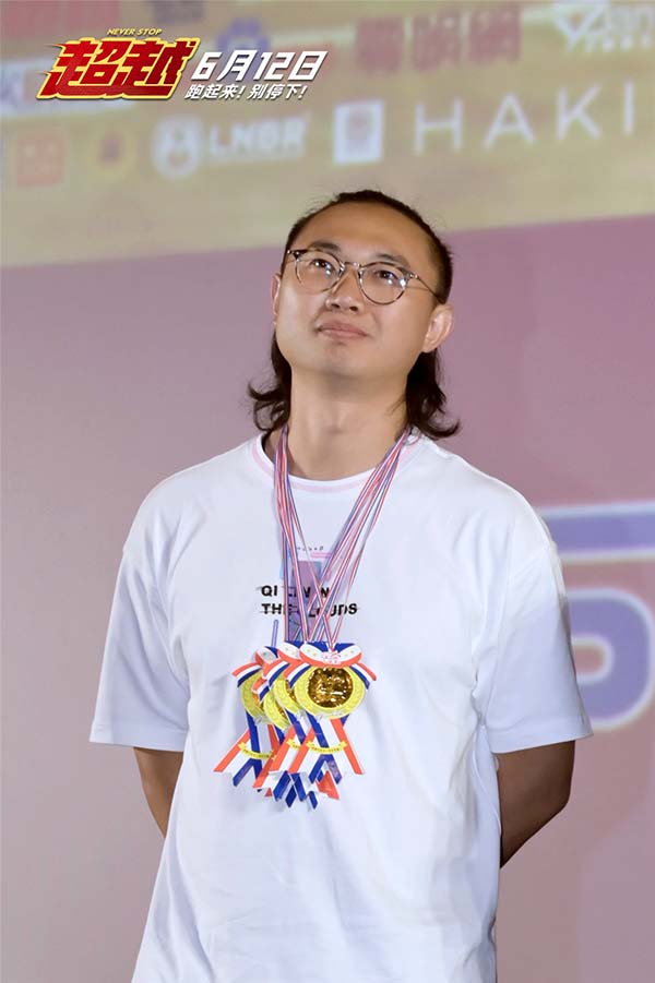 电影《超越》票房破3300万领跑端午档 郑恺湖州路演唱《体面》引发回忆杀(图8) 电影《超越》票房破3300万领跑端午档 郑恺湖州路演唱《体面》引发回忆杀(图8)