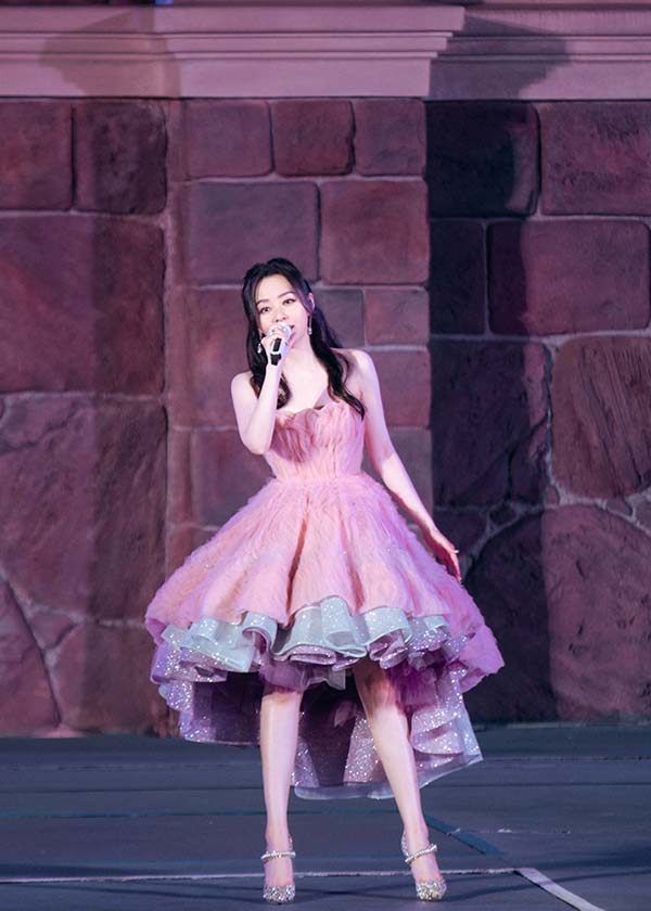 张靓颖演唱上海迪士尼全新主题曲 五周年庆典《绽放美妙惊喜》首曝(图8)