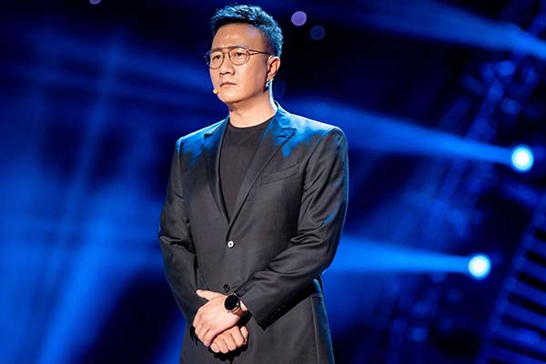 胡军亮相央视百年电影节目 西装革履散发男性成熟魅力(图1) 胡军亮相央视百年电影节目 西装革履散发男性成熟魅力(图1)