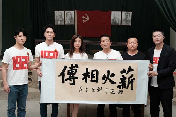 王仁君《1921》路演收官 票房破4亿收获好评不断(图2) 王仁君《1921》路演收官 票房破4亿收获好评不断(图2)