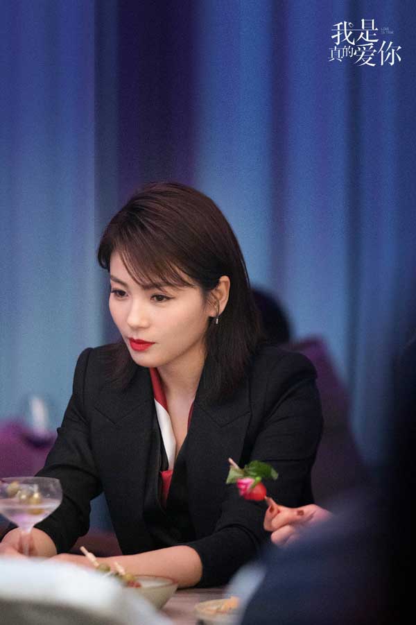 《我是真的爱你》热播中 刘涛为戏倒立一整天(图2) 《我是真的爱你》热播中 刘涛为戏倒立一整天(图2)