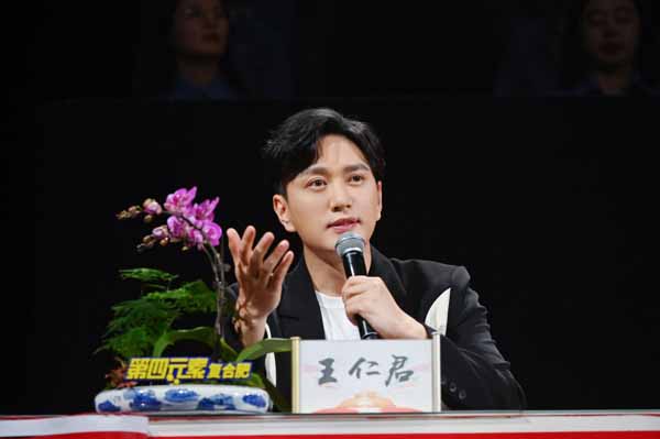 王仁君亮相《星光大道》为梦想助力 真切点评选手圆梦(图3) 王仁君亮相《星光大道》为梦想助力 真切点评选手圆梦(图3)