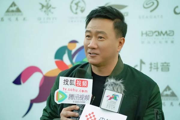 胡军亮相出席第三届中国年青马西坞大赛(图3)