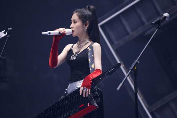 张碧晨八周年直播“回忆杀” 花式宠粉惊喜连麦(图8)