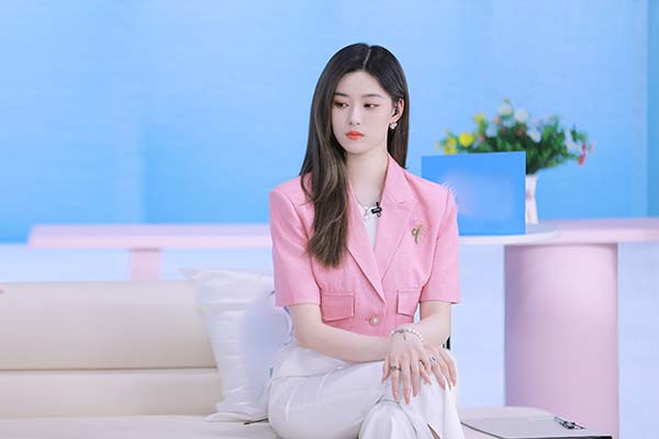徐艺洋《天赐的声音》甜美献唱梦幻舞台 《上班啦妈妈》播出过半陪伴继续(图1) 徐艺洋《天赐的声音》甜美献唱梦幻舞台 《上班啦妈妈》播出过半陪伴继续(图1)