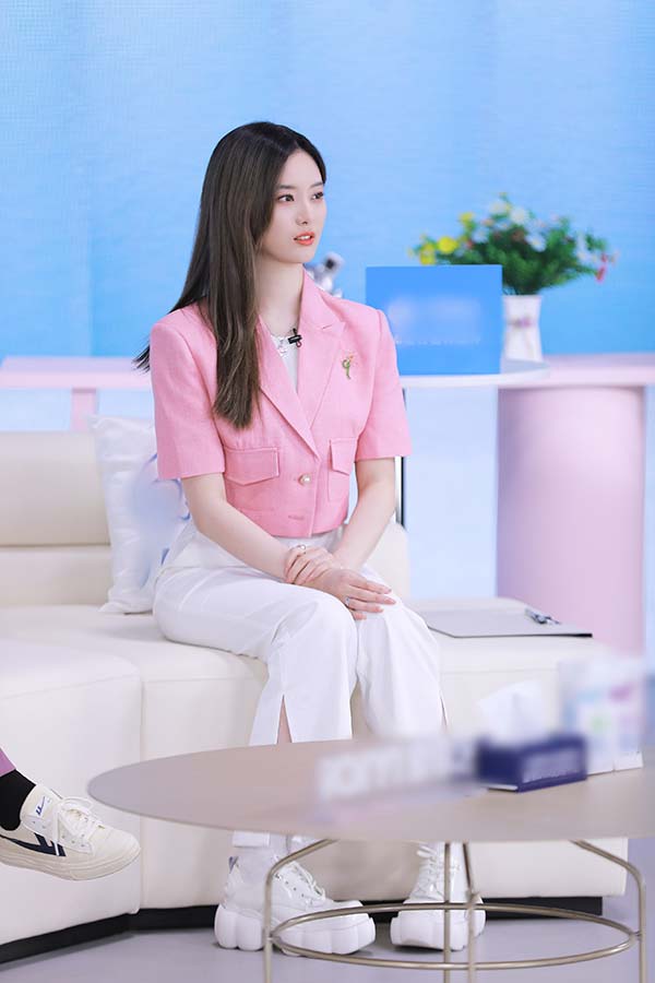 徐艺洋《天赐的声音》甜美献唱梦幻舞台 《上班啦妈妈》播出过半陪伴继续(图2) 徐艺洋《天赐的声音》甜美献唱梦幻舞台 《上班啦妈妈》播出过半陪伴继续(图2)