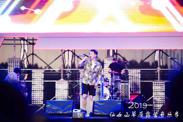 现场万人合唱《千年等一回》，高胜美引爆仙女(图8)